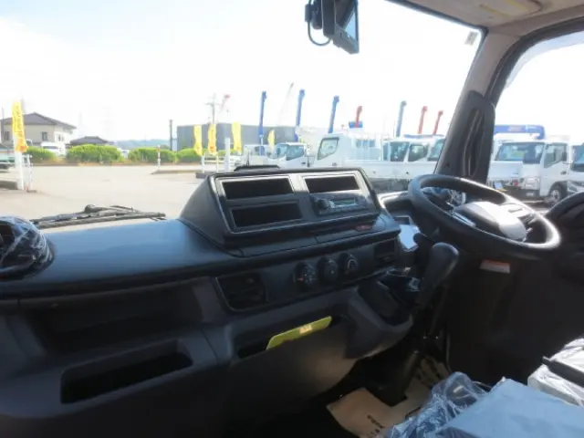 三菱 キャンター 2RG-FBA20(2WD)の写真13