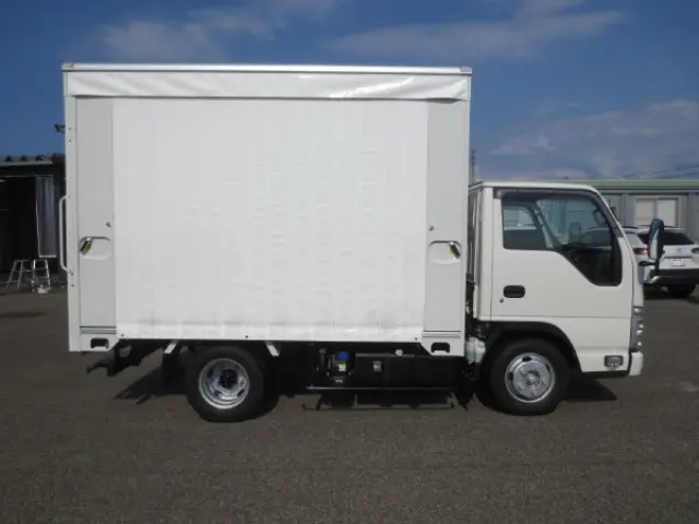 いすゞ エルフ 2RG-NHR88AN(2WD)の写真8