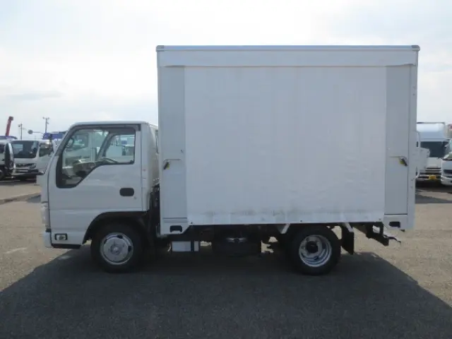 いすゞ エルフ 2RG-NHR88AN(2WD)の写真9