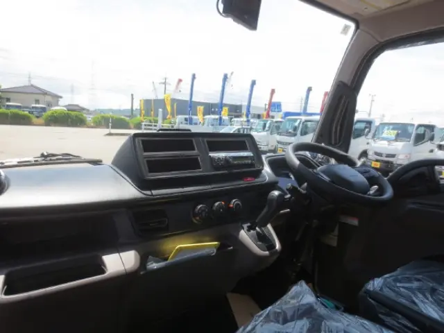 三菱 キャンター 2RG-FEA20(2WD)の写真13