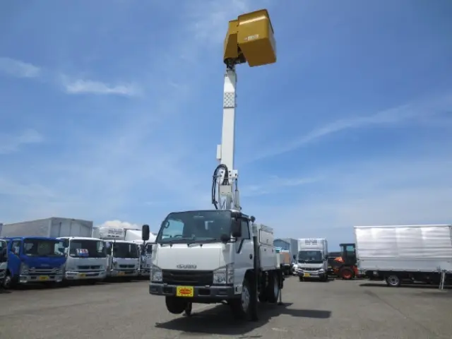 いすゞ エルフ TPG-NKR85AN(2WD)の写真1