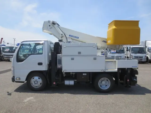 いすゞ エルフ TPG-NKR85AN(2WD)の写真9