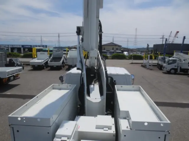 いすゞ エルフ TPG-NKR85AN(2WD)の写真13