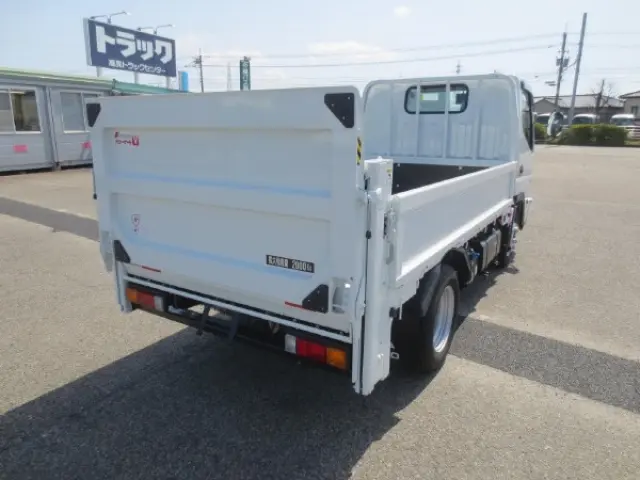 三菱 キャンター 2RG-FBA20(2WD)の写真4