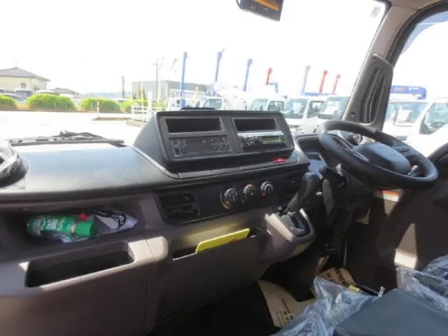 三菱 キャンター 2RG-FBAV0(2WD)の写真17