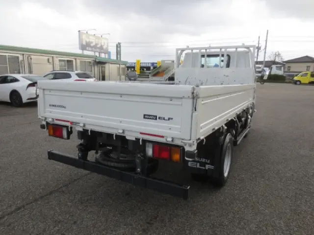 いすゞ エルフ 2RG-NKR88R(2WD)の写真4