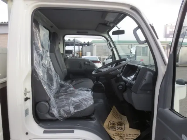 いすゞ エルフ 2RG-NKR88R(2WD)の写真12