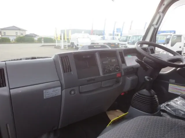 いすゞ エルフ 2RG-NKR88R(2WD)の写真13