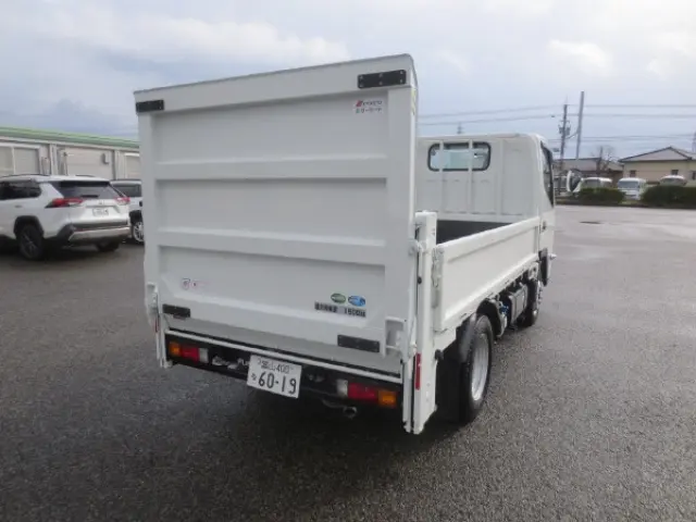 三菱 キャンター 2TG-FBA00(2WD)の写真4