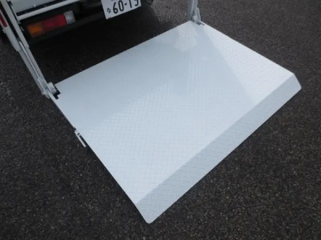 三菱 キャンター 2TG-FBA00(2WD)の写真11