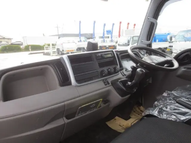 三菱 キャンター 2TG-FBA00(2WD)の写真14