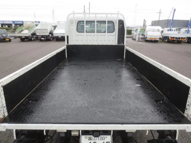 いすゞ エルフ 2RG-NPR88AR(2WD)の写真10