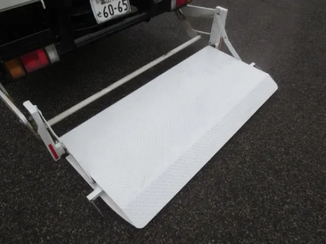 いすゞ エルフ 2RG-NPR88AR(2WD)の写真11