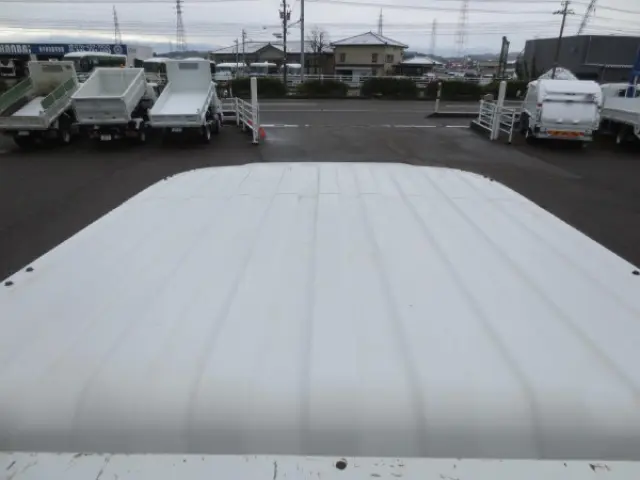 いすゞ エルフ 2RG-NPR88AR(2WD)の写真17