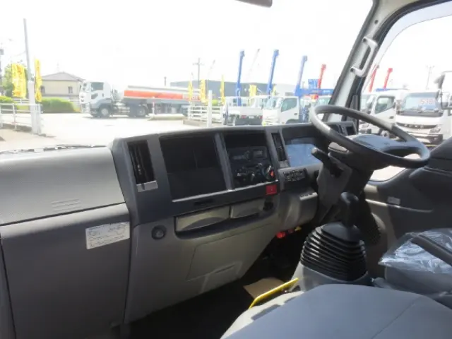 いすゞ エルフ TRG-NKR85A(2WD)の写真17
