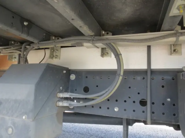 いすゞ フォワード 2RG-FRR90S2(2WD)の写真13