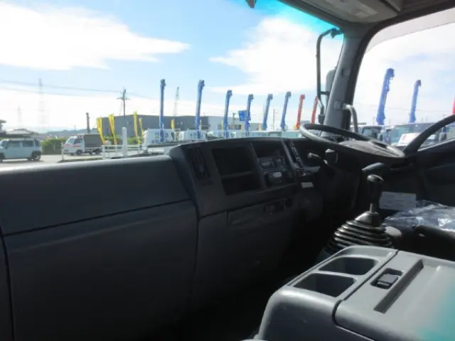 いすゞ フォワード 2RG-FRR90S2(2WD)の写真27