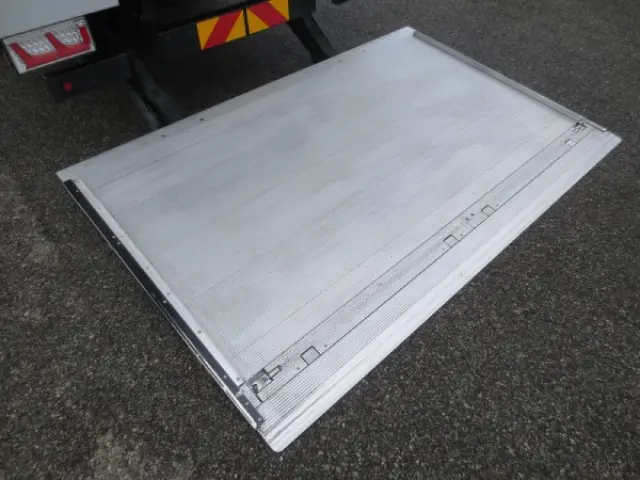 日野 レンジャー 2KG-FD2ABA(2WD)の写真13