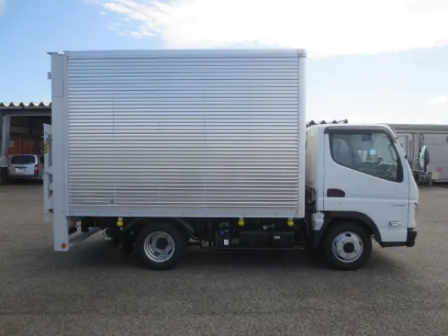 三菱 キャンター 2RG-FBA20(2WD)の写真9