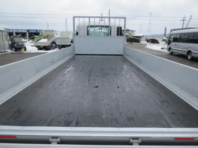 いすゞ フォワード 2RG-FRR90S2(2WD)の写真10