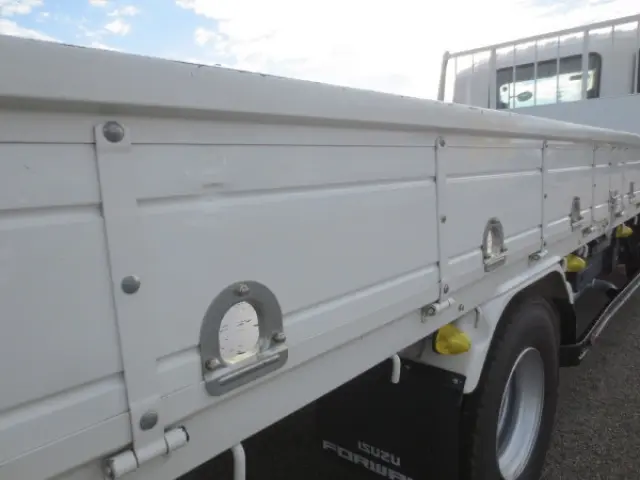 いすゞ フォワード 2RG-FRR90S2(2WD)の写真16