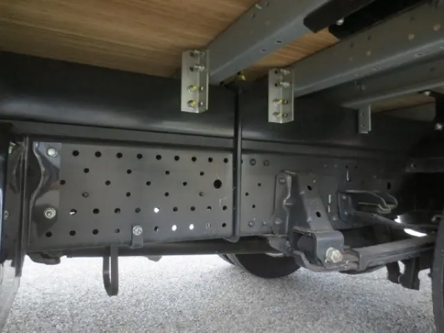 いすゞ エルフ 2RG-NPR88AN(2WD)の写真13