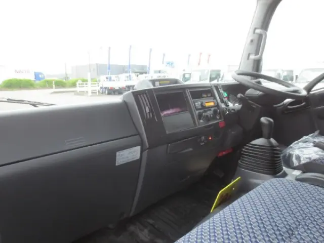 いすゞ エルフ 2RG-NPR88AN(2WD)の写真15
