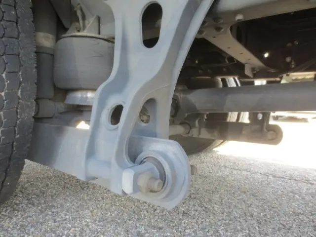 いすゞ フォワード 2RG-FRR90T2(2WD)の写真12