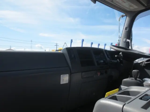 いすゞ フォワード 2RG-FRR90T2(2WD)の写真17