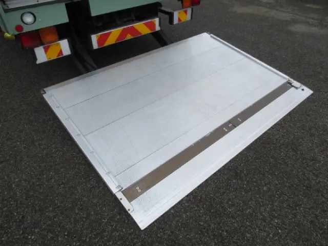 いすゞ フォワード 2RG-FRR90T2(2WD)の写真13