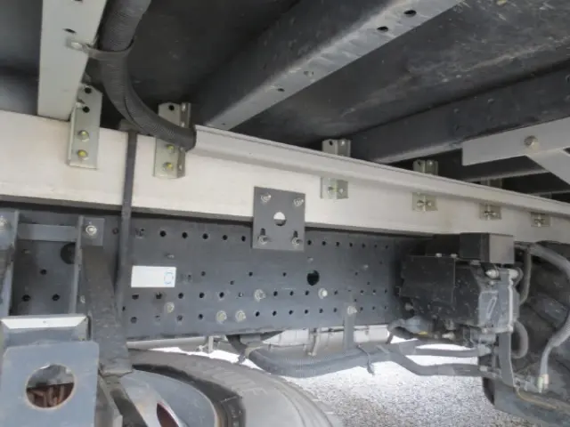 いすゞ フォワード 2RG-FRR90T2(2WD)の写真17