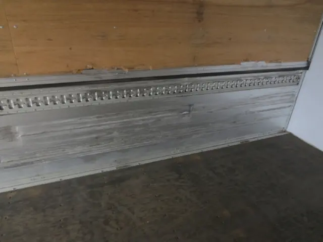 いすゞ フォワード 2RG-FRR90T2(2WD)の写真25