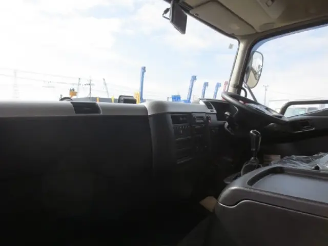 三菱 ファイター 2KG-FK62F(2WD)の写真15