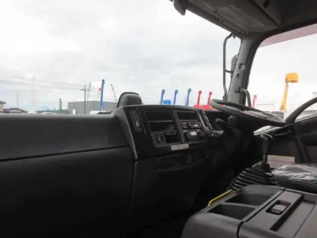 いすゞ フォワード 2RG-FRR90S2(2WD)の写真15