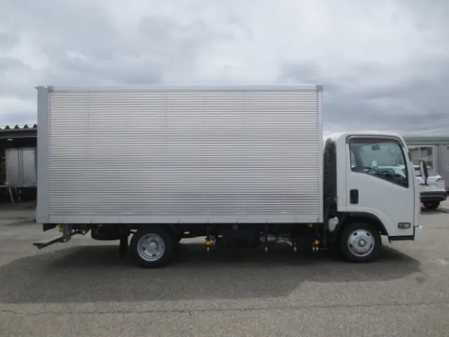 いすゞ エルフ TRG-NNR85AN(2WD)の写真8