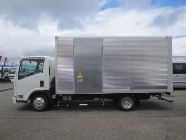 いすゞ エルフ TRG-NNR85AN(2WD)の写真9