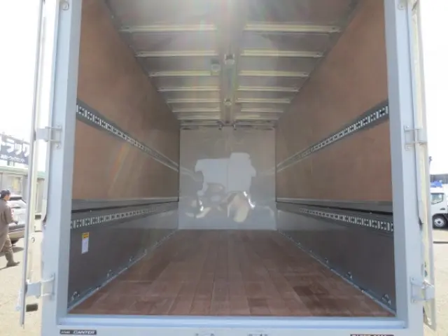 三菱 キャンター 2PG-FEB90(2WD)の写真12