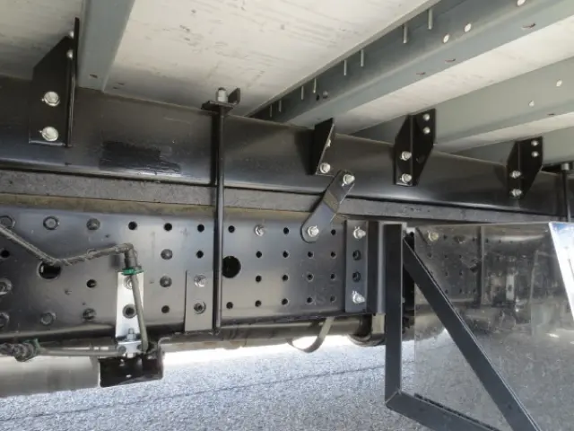 三菱 キャンター 2PG-FEB90(2WD)の写真13