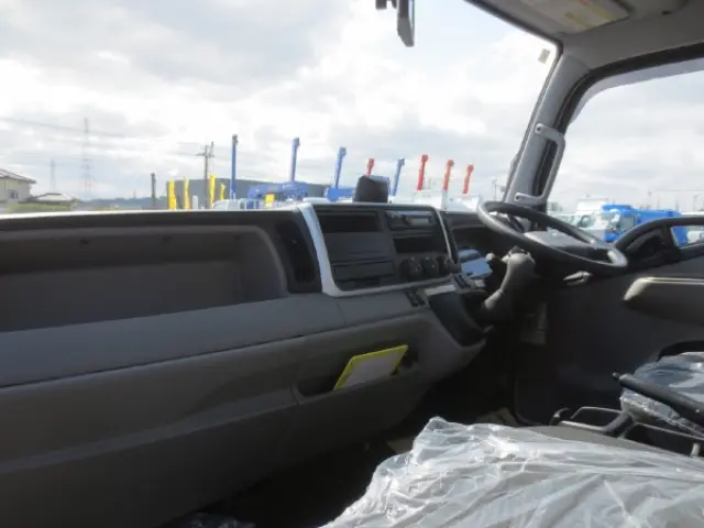 三菱 キャンター 2PG-FEB90(2WD)の写真15