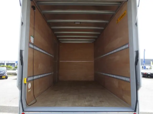 いすゞ エルフ 2RG-NPR88AN(2WD)の写真10