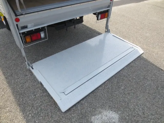 いすゞ エルフ 2RG-NPR88AN(2WD)の写真12