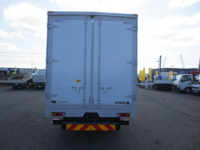 三菱 キャンター 2PG-FEB90(2WD)の写真7