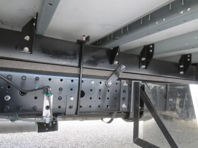 三菱 キャンター 2PG-FEB90(2WD)の写真13