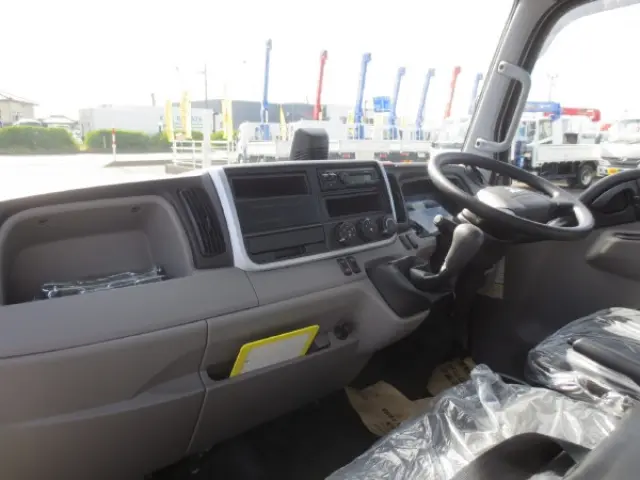 三菱 キャンター 2RG-FBAV0(2WD)の写真13