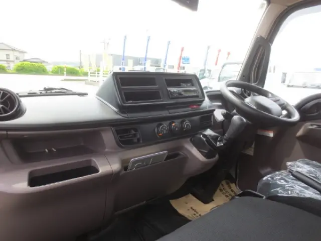 三菱 キャンター 2RG-FBA20(2WD)の写真14
