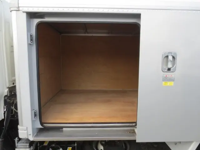 いすゞ エルフ 2RG-NJR88AN(2WD)の写真11