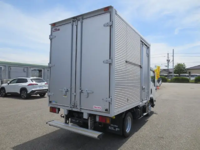 いすゞ エルフ TRG-NLR85AN(2WD)の写真4