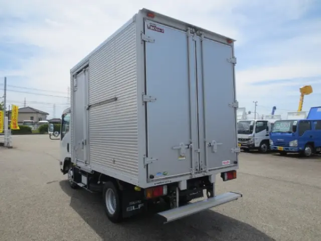 いすゞ エルフ TRG-NLR85AN(2WD)の写真5