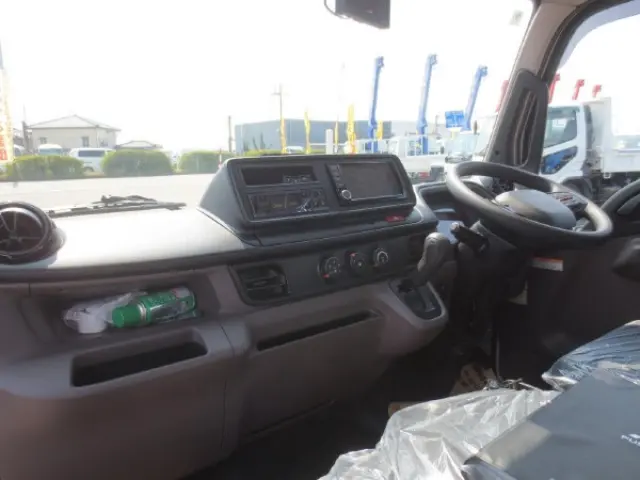 三菱 キャンター 2RG-FBA20(2WD)の写真17