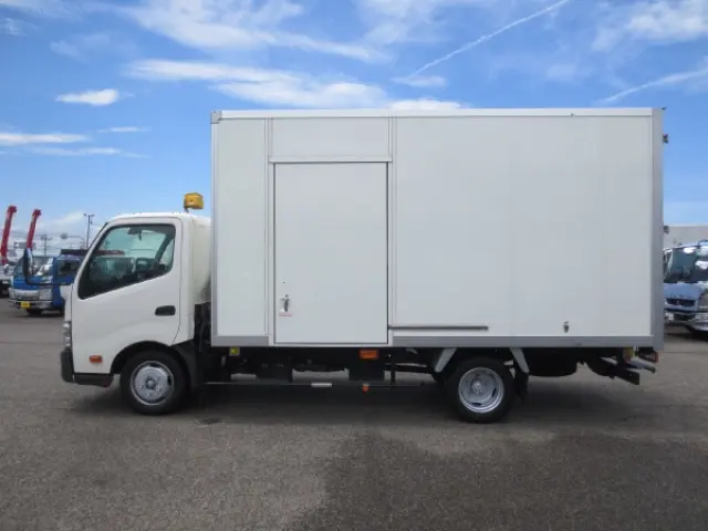 トヨタ ダイナ TKG-XZU710(2WD)の写真9